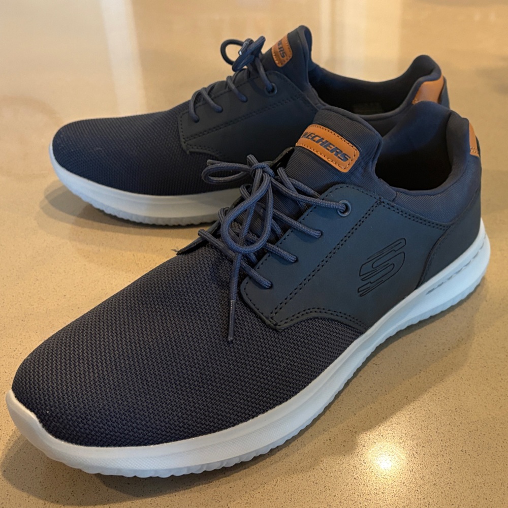 Skechers Men's Delson Dark Blue Sneakers with White Sole SZ 11